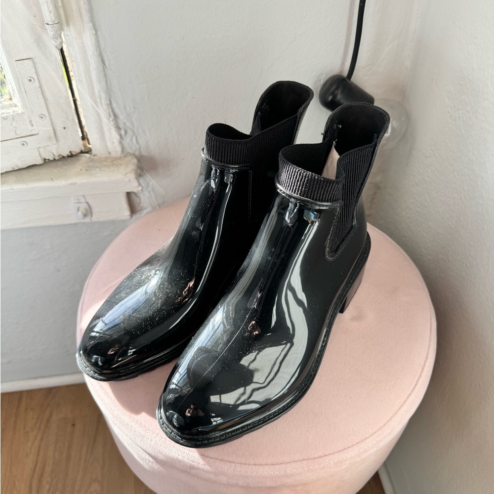Black Rainboots